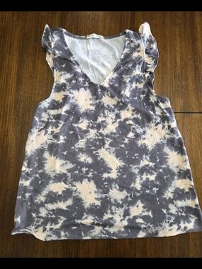 Twenty Second Tie-Dye V-Neck Flutter Sleeve Top - Gray & Pink-Size Medium